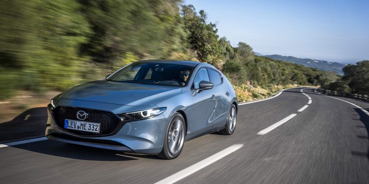 Mazda revela galeria de fotos e especificações do novo Mazda 3! 86
