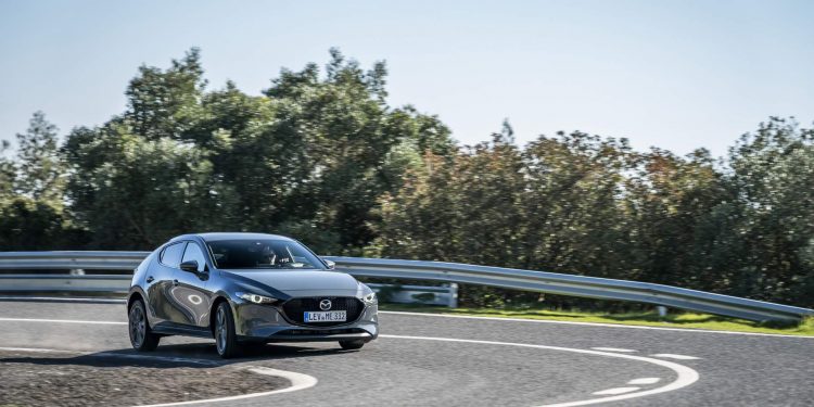Mazda revela galeria de fotos e especificações do novo Mazda 3! 84