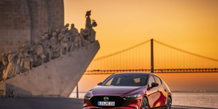 Mazda revela galeria de fotos e especificações do novo Mazda 3! 73