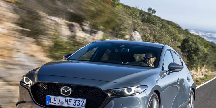 Mazda revela galeria de fotos e especificações do novo Mazda 3! 101