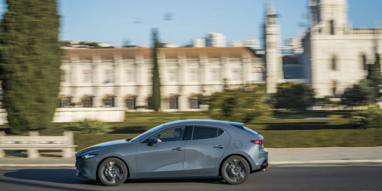 Mazda revela galeria de fotos e especificações do novo Mazda 3! 75
