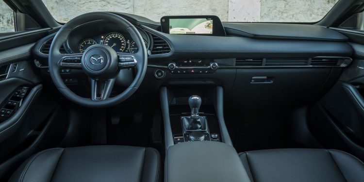 Mazda revela galeria de fotos e especificações do novo Mazda 3! 92