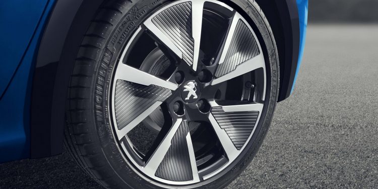 Novo Peugeot 208 revelado! 44