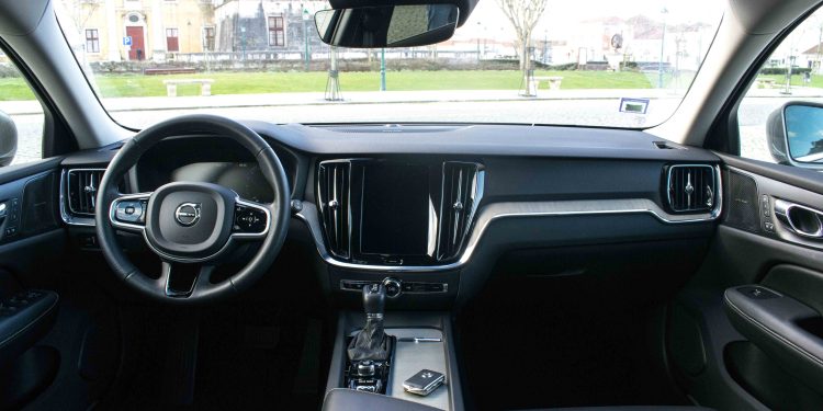 Volvo V60 D4 Inscription: Design, tecnologia e segurança! 58