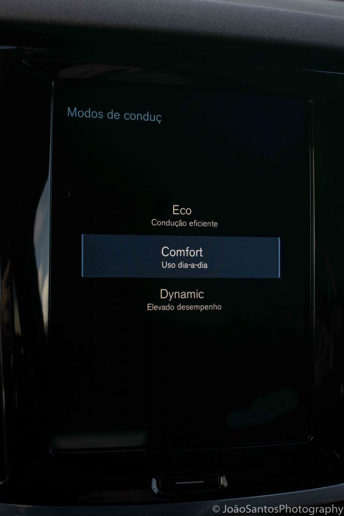 Volvo V60 D4 Inscription: Design, tecnologia e segurança! 26