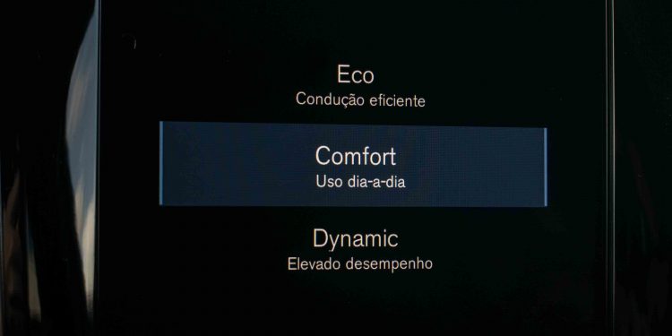 Volvo V60 D4 Inscription: Design, tecnologia e segurança! 48