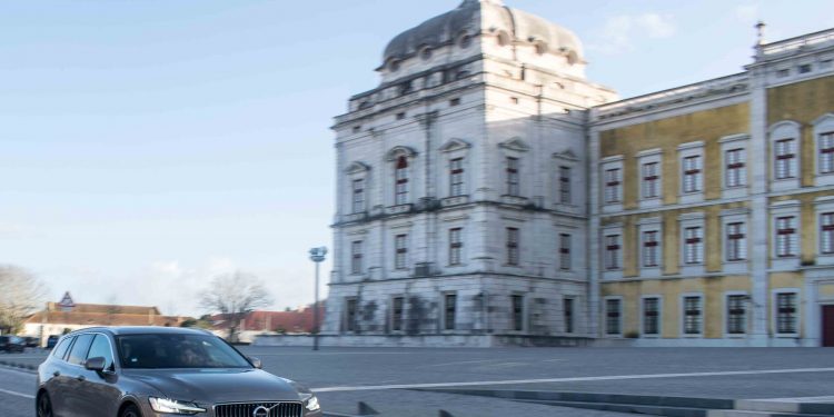 Volvo V60 D4 Inscription: Design, tecnologia e segurança! 77