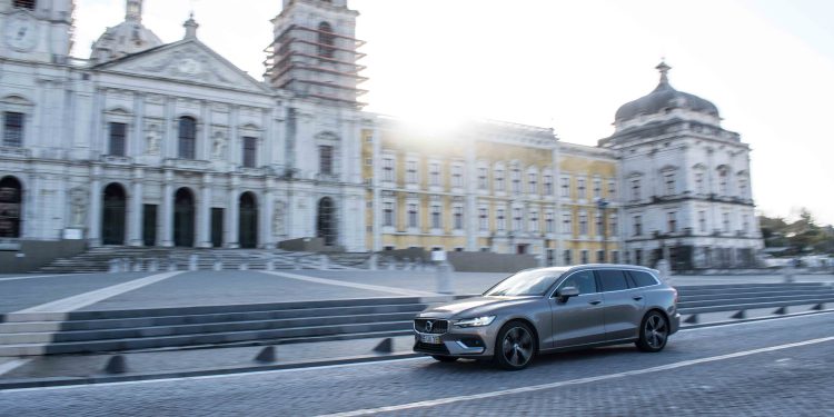 Volvo V60 D4 Inscription: Design, tecnologia e segurança! 75