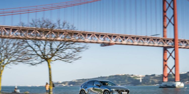 Mazda revela galeria de fotos e especificações do novo Mazda 3! 54