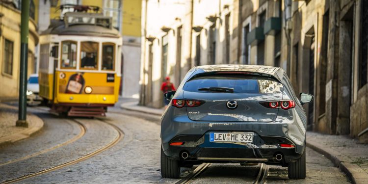 Mazda revela galeria de fotos e especificações do novo Mazda 3! 52