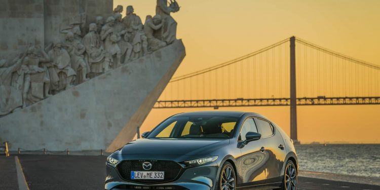 Mazda revela galeria de fotos e especificações do novo Mazda 3! 55