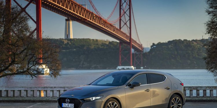 Mazda revela galeria de fotos e especificações do novo Mazda 3! 48