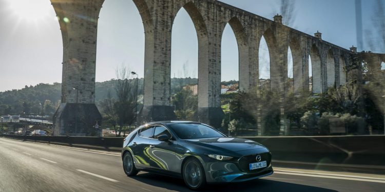 Mazda revela galeria de fotos e especificações do novo Mazda 3! 39