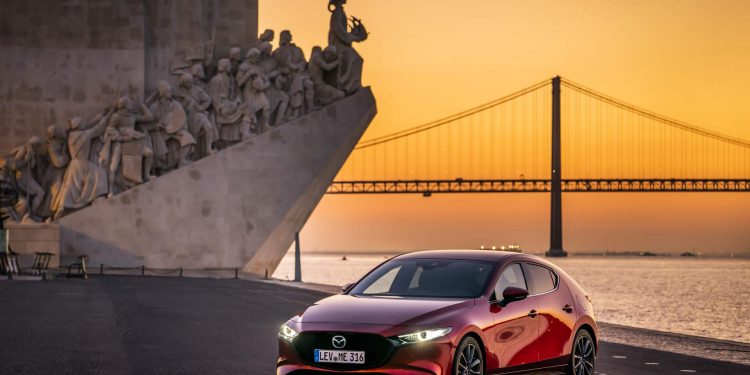 Mazda revela galeria de fotos e especificações do novo Mazda 3! 37