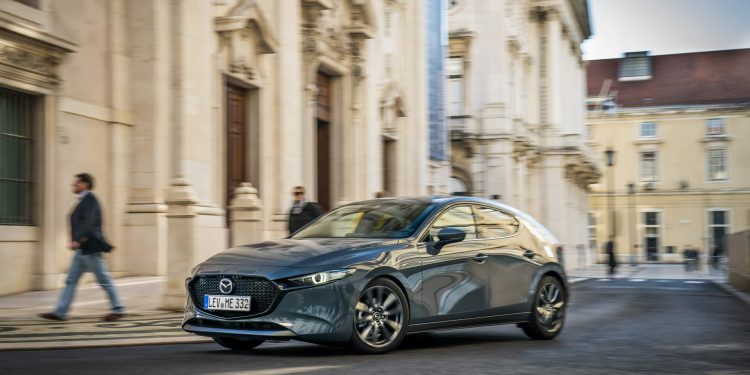 Mazda revela galeria de fotos e especificações do novo Mazda 3! 32