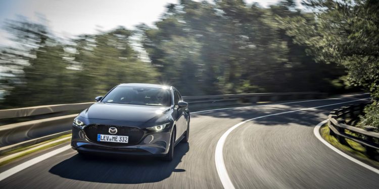 Mazda revela galeria de fotos e especificações do novo Mazda 3! 36