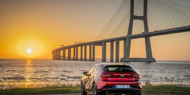 Mazda revela galeria de fotos e especificações do novo Mazda 3! 35