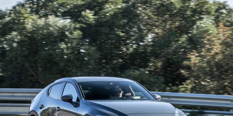 Mazda revela galeria de fotos e especificações do novo Mazda 3! 33