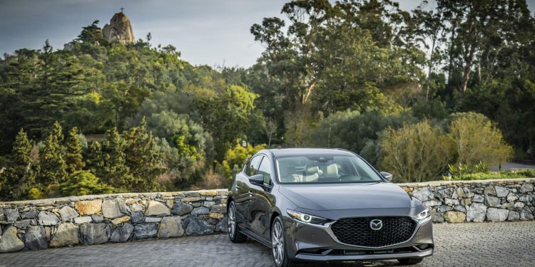 Mazda revela galeria de fotos e especificações do novo Mazda 3! 24