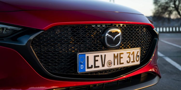 Mazda revela galeria de fotos e especificações do novo Mazda 3! 16