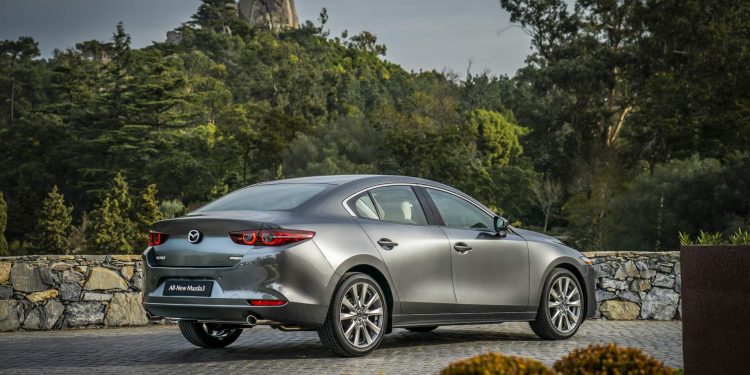 Mazda revela galeria de fotos e especificações do novo Mazda 3! 14
