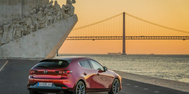 Mazda revela galeria de fotos e especificações do novo Mazda 3! 15