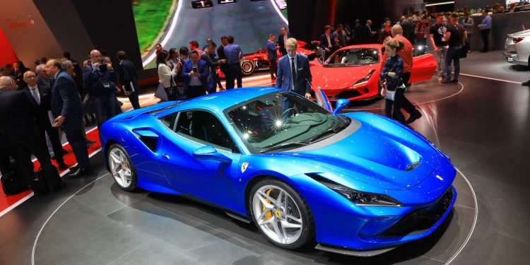 Ferrari F8 Tributo revelado em Genebra! 54