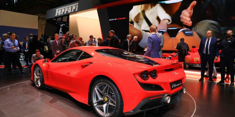 Ferrari F8 Tributo revelado em Genebra! 73