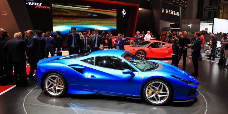 Ferrari F8 Tributo revelado em Genebra! 25