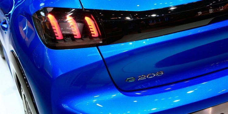 NOVO PEUGEOT 208 marca presença Genebra! 33