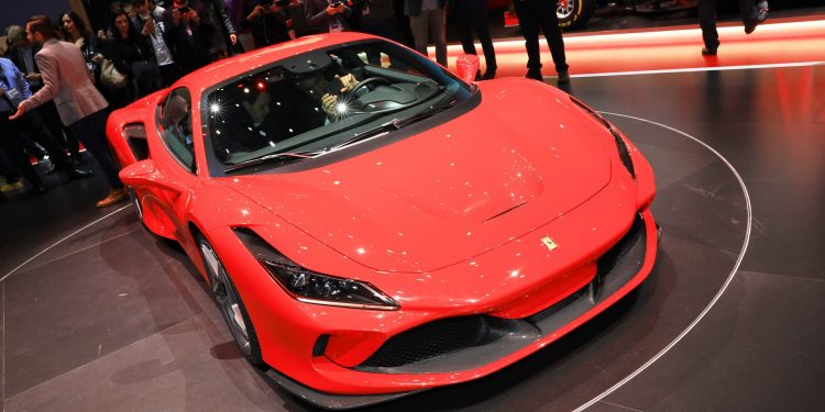 Ferrari F8 Tributo revelado em Genebra! 34
