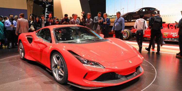 Ferrari F8 Tributo revelado em Genebra! 31