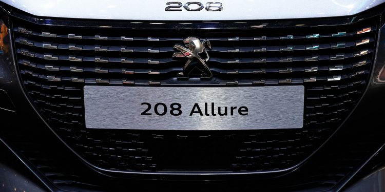 NOVO PEUGEOT 208 marca presença Genebra! 56