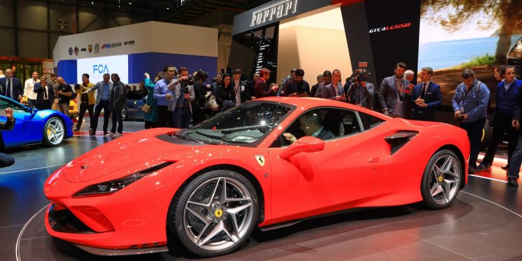 Ferrari F8 Tributo revelado em Genebra! 40