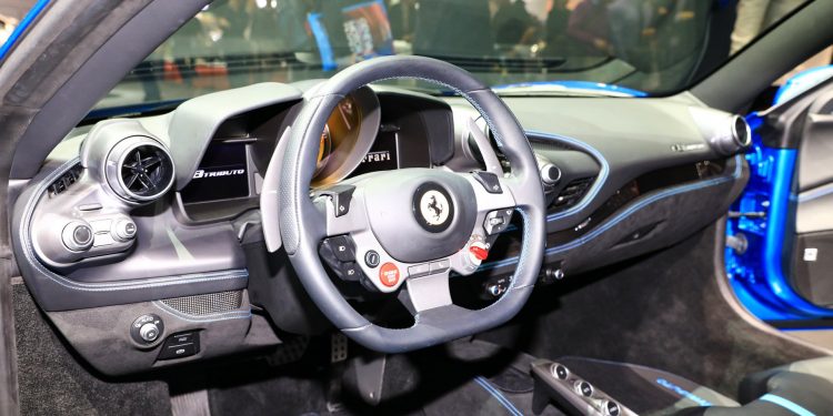 Ferrari F8 Tributo revelado em Genebra! 42