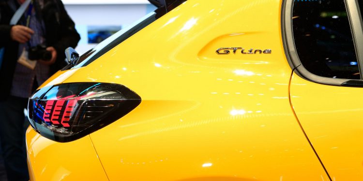 NOVO PEUGEOT 208 marca presença Genebra! 35