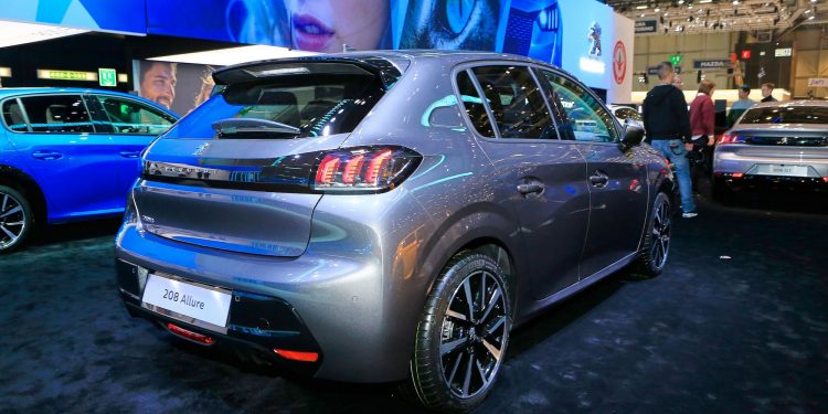 NOVO PEUGEOT 208 marca presença Genebra! 23