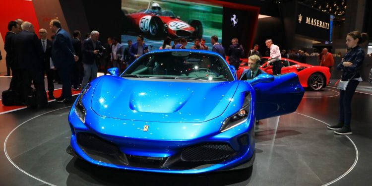 Ferrari F8 Tributo revelado em Genebra! 33
