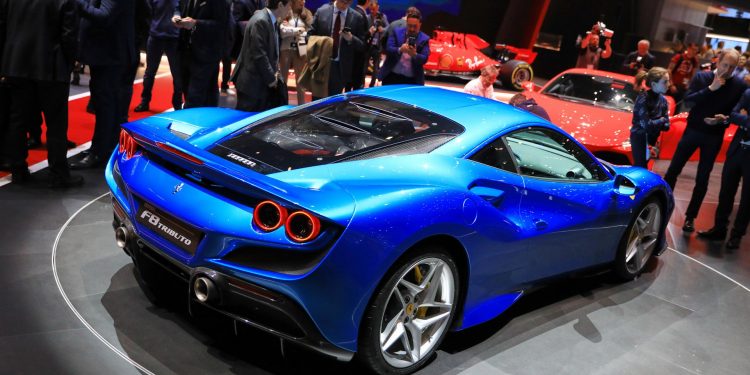 Ferrari F8 Tributo revelado em Genebra! 37