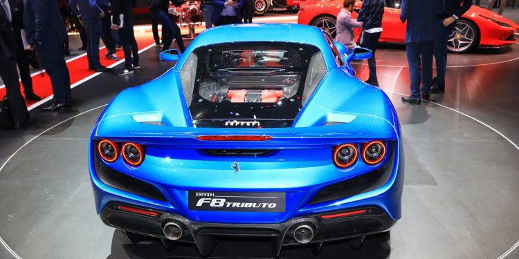 Ferrari F8 Tributo revelado em Genebra! 23