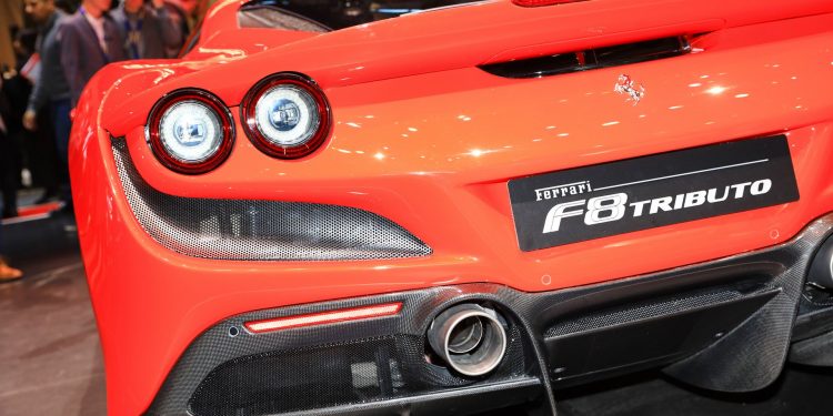 Ferrari F8 Tributo revelado em Genebra! 28