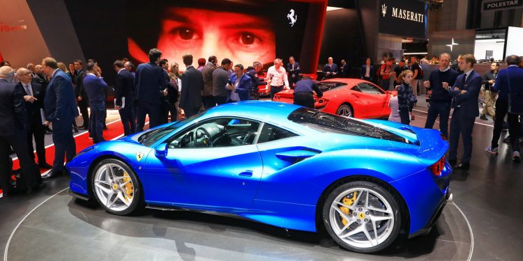 Ferrari F8 Tributo revelado em Genebra! 45