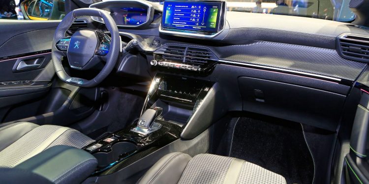 NOVO PEUGEOT 208 marca presença Genebra! 50