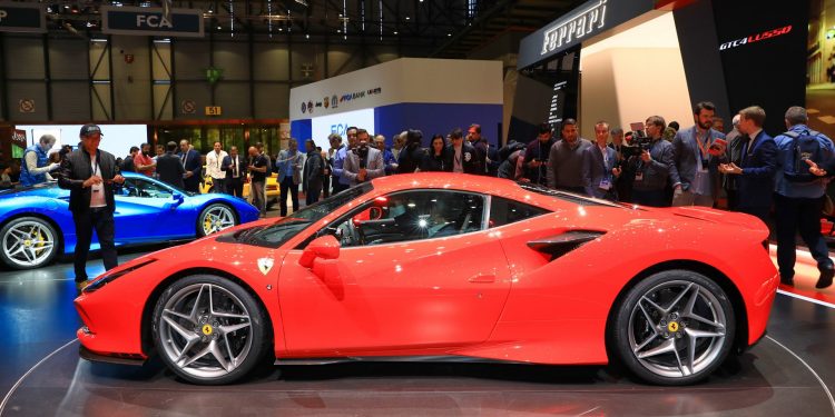 Ferrari F8 Tributo revelado em Genebra! 64