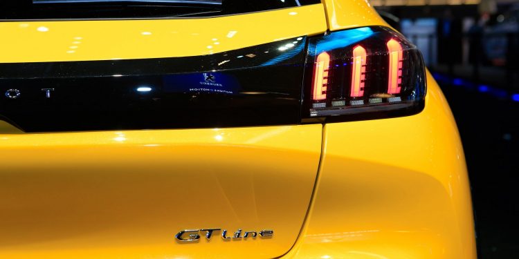 NOVO PEUGEOT 208 marca presença Genebra! 32