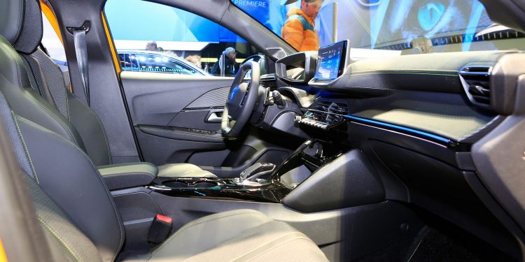 NOVO PEUGEOT 208 marca presença Genebra! 36