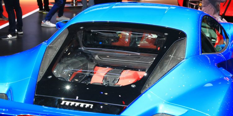 Ferrari F8 Tributo revelado em Genebra! 62