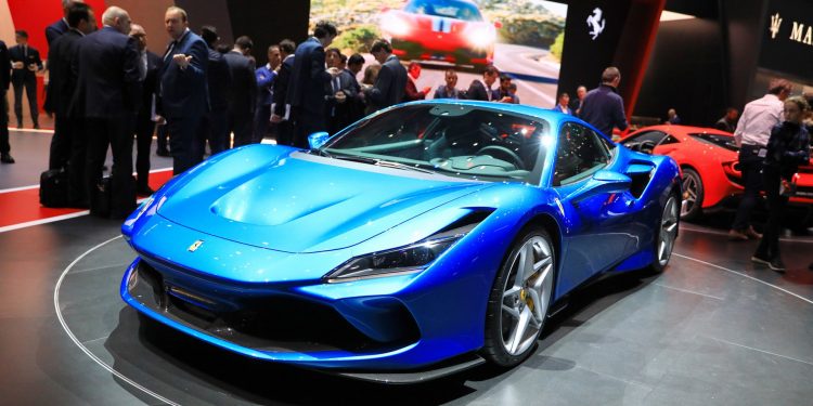 Ferrari F8 Tributo revelado em Genebra! 36