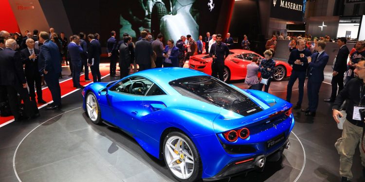 Ferrari F8 Tributo revelado em Genebra! 26