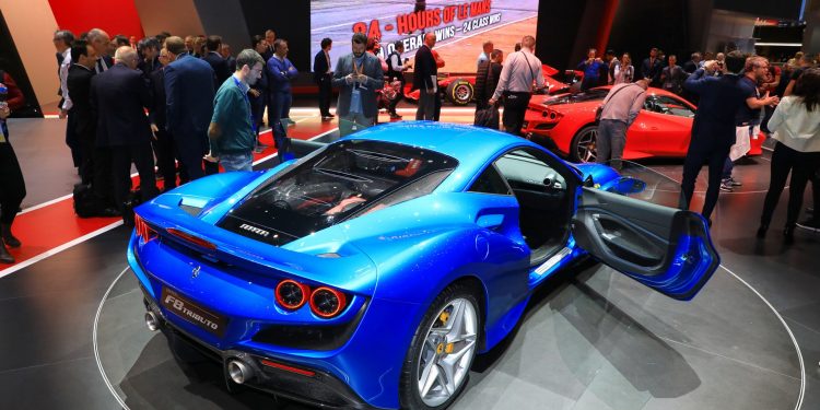 Ferrari F8 Tributo revelado em Genebra! 32